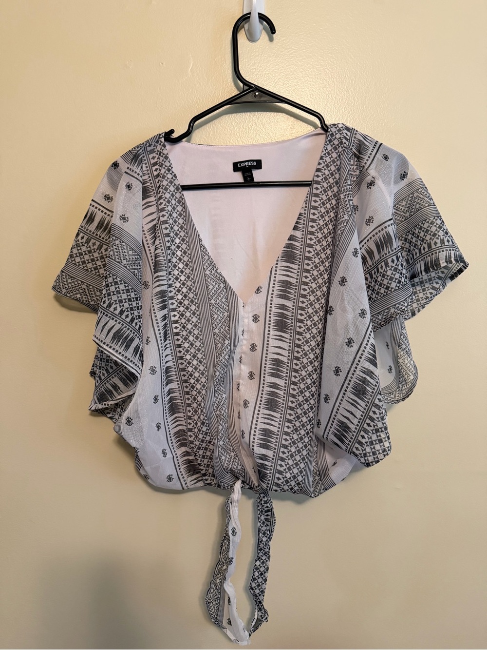 Express Black & White Printed Tie-Front Crop Blouse